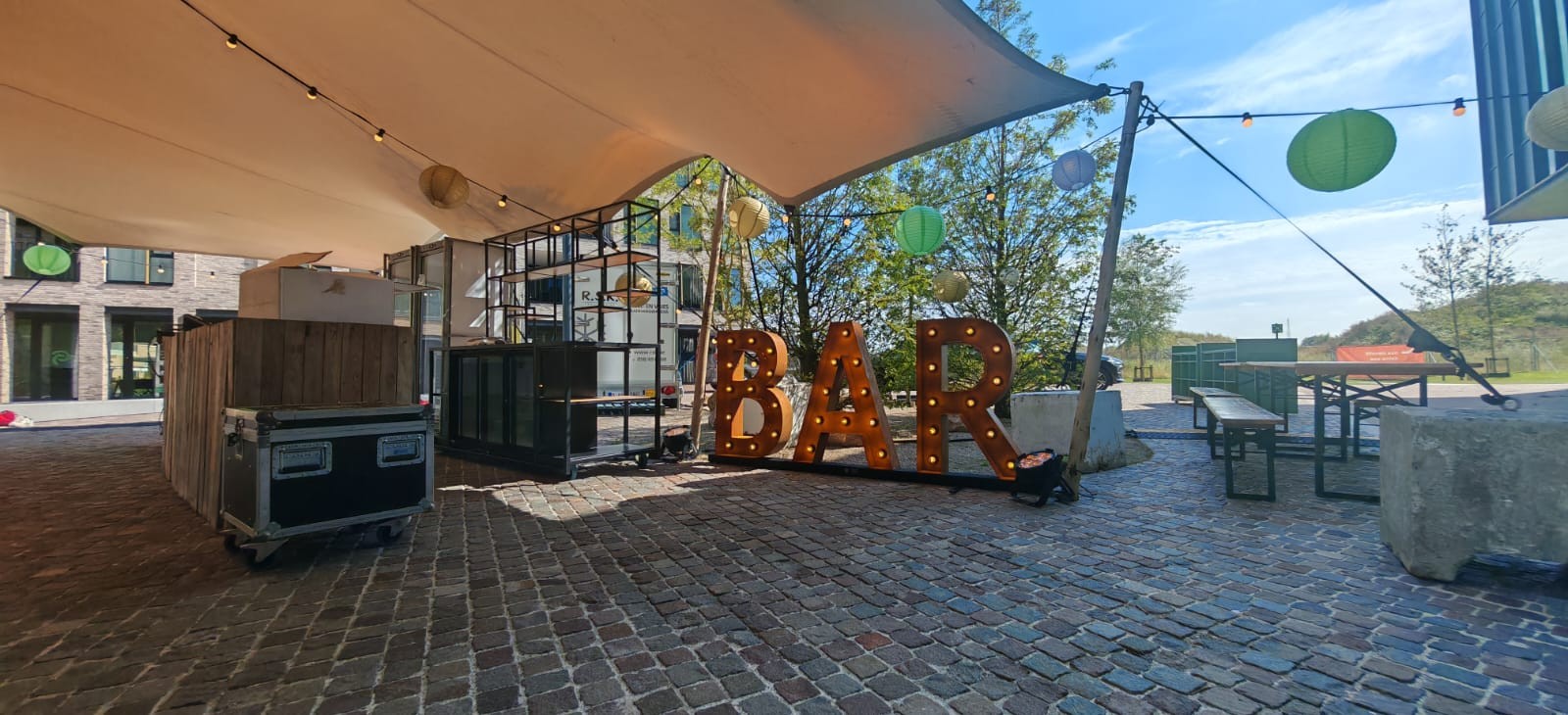 BAR lichtletters onder stretchtent